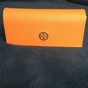 ✨✨✨SALE! ✨✨✨ Tory Butch sunglasses case
